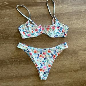 Floral bikini 👙